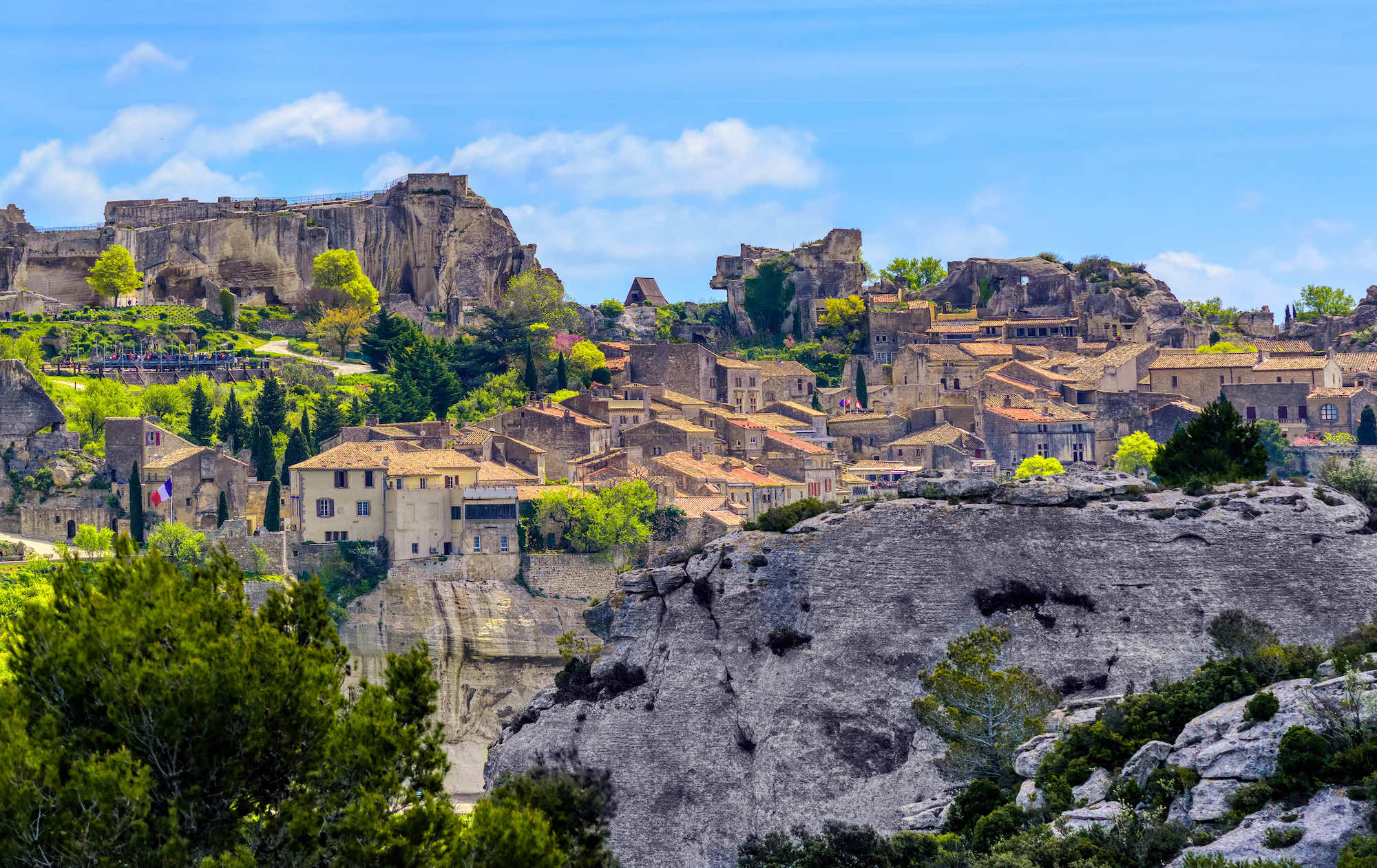 Le Mag Camping - Entre ciel et terre : ce village perché des Alpilles est classé parmi les Plus Beaux Villages de France