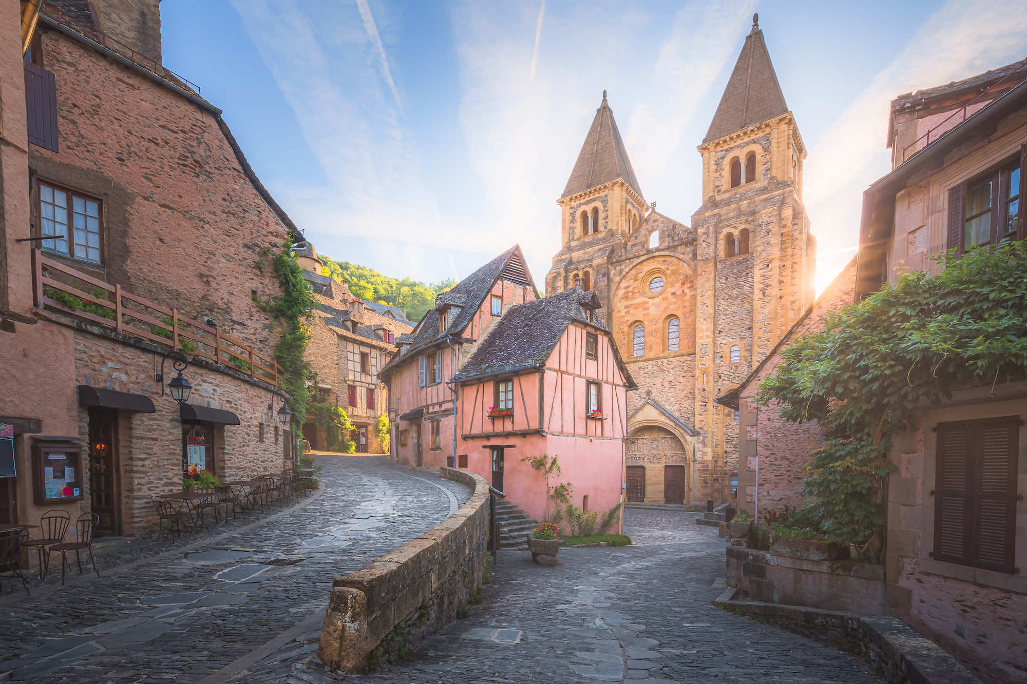 Le Mag Camping - Pourquoi ce village médiéval est-il considéré comme l'un des plus beaux secrets de France ?