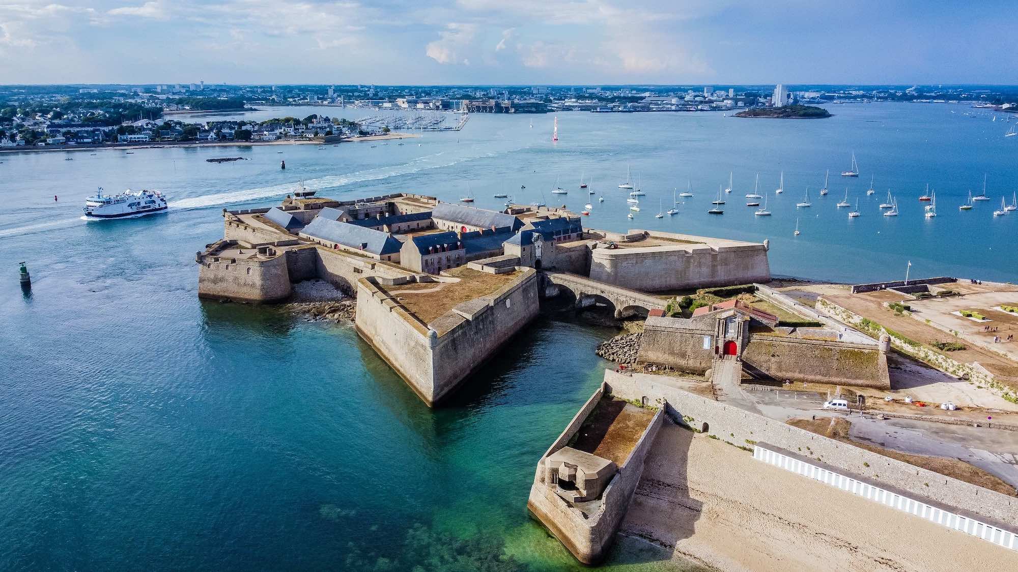 Le Mag Camping - Et si la vraie pépite bretonne n'était pas Saint-Malo, mais cette ville insoupçonnée ?