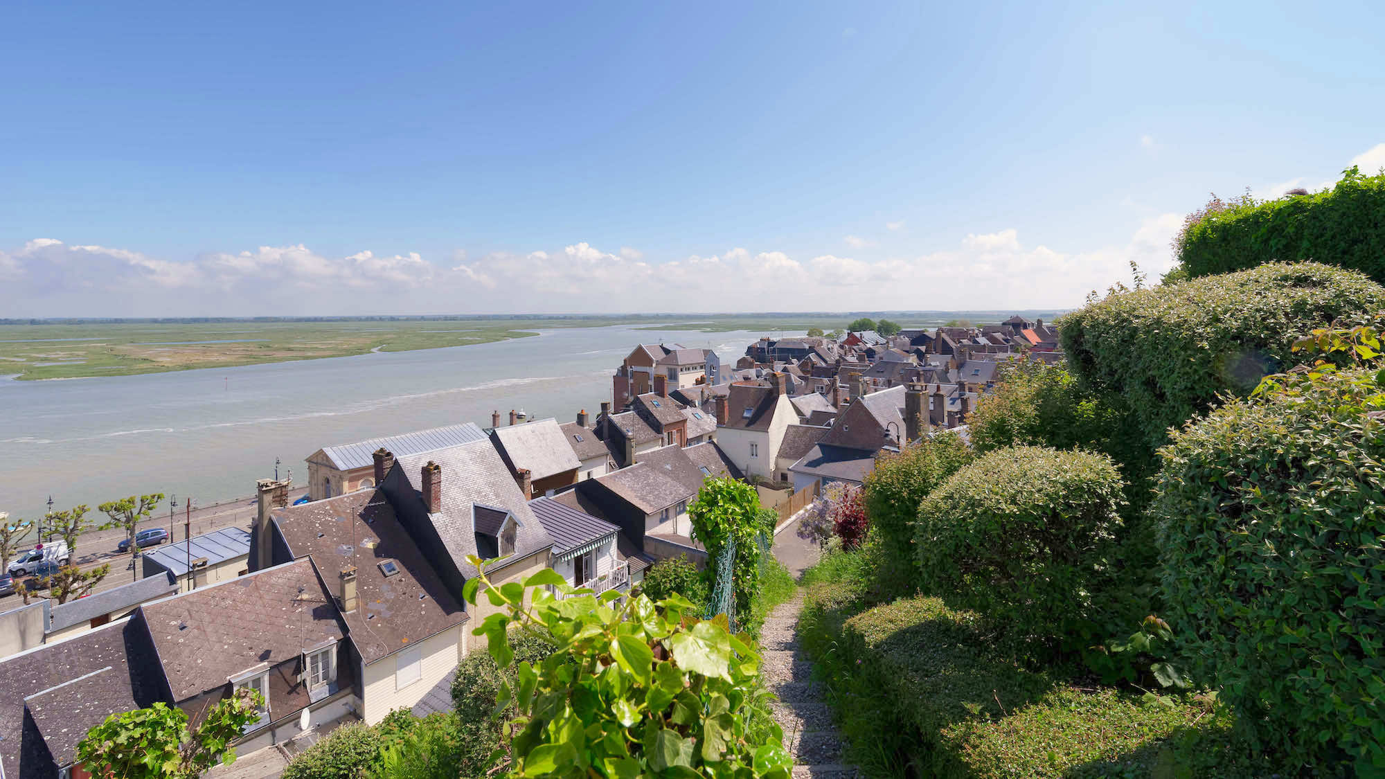 Le Mag Camping - Aussi sauvage que la Camargue mais proche de Paris : plongez dans ce village médiéval de la Baie de Somme