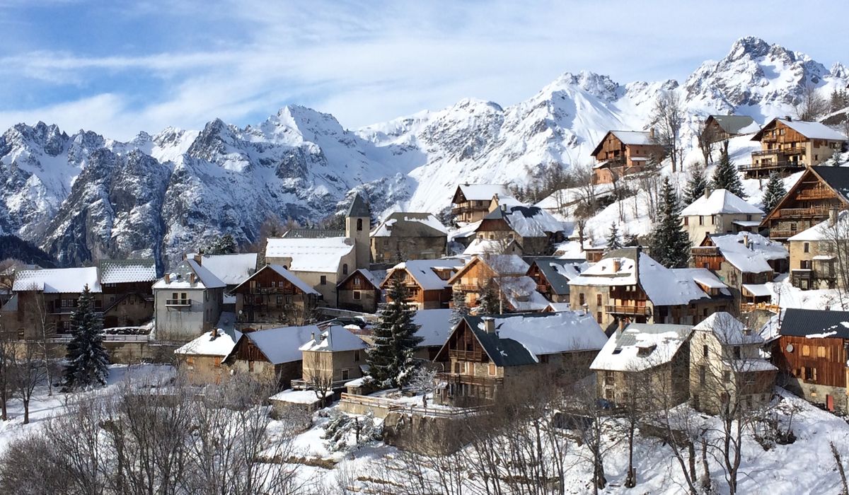 Le Mag Camping - Cette station cachée près de l’Alpe d’Huez où le forfait de ski coûte 3 fois moins cher !