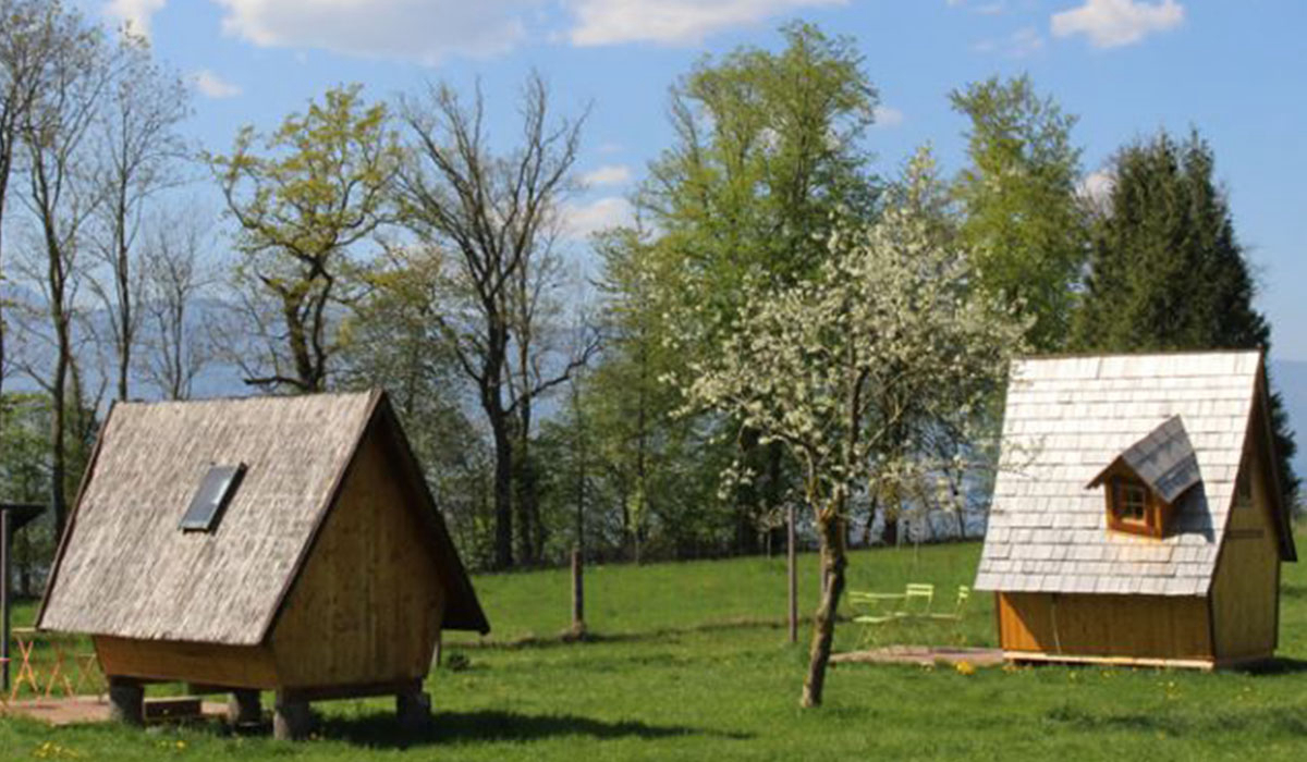 Camping La Ferme De La Corbière 1 étoiles Estavayer Le