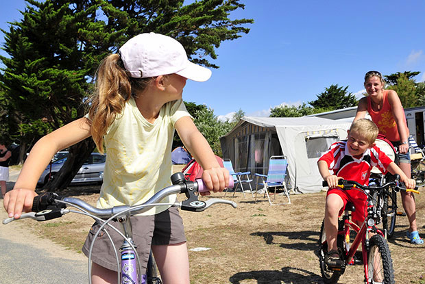 Camping Les Amis De La Plage 3 Toiles Le BoisPlageenR Toocamp