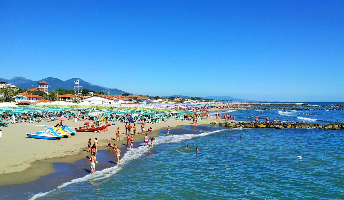 Marina di. Marina di Massa Италия. Marina di Massa картина.